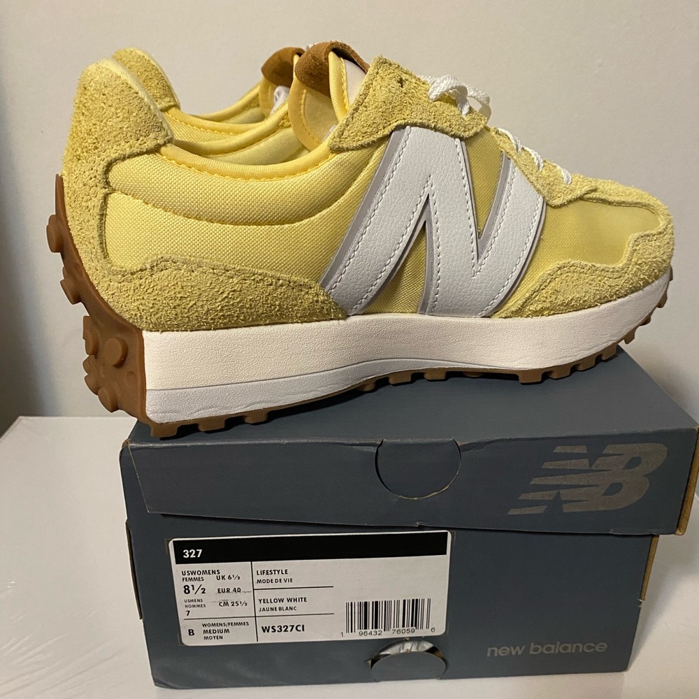 New Balance 327 in the color Maize/ yellow and white